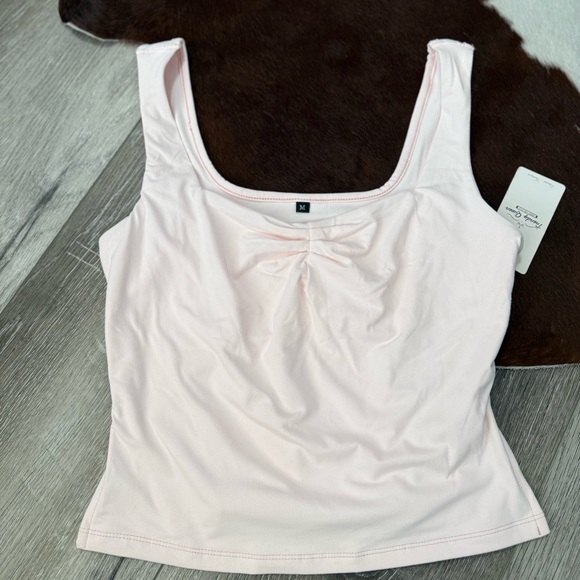 Trendy Queen Tops - NWT Trendy Queen light pink sweetheart ruched crop tank top